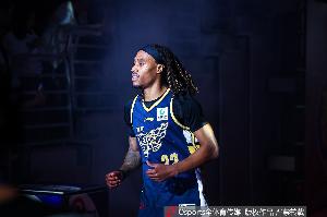 绝平三分救主！麦考尔27中13轰生涯新高43分 拼到5犯离场