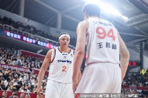 在洛夫顿和王哲林没打的情况下上海砍下119分 他们真露出冠军相了