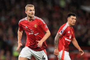 曼晚：马奎尔续约释放后防线重组信号，利马德里赫特位置或将不保