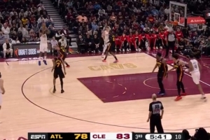 帽子戏法！哈登外线继续开炮 本节第3记三分应声入网