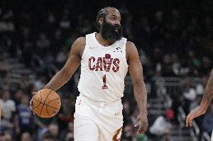 手感不佳！哈登半场13投仅3中拿到7分 三分4中1