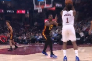 手感回暖！贾勒特·阿伦单断麦科勒姆 哈登连中三分打停老鹰