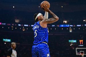 稳扎稳打！班凯罗半场8中6贡献13分4板3助 正负值+4