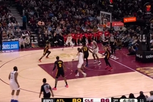 还会这一手！斯特鲁斯突破甩传底角基翁·埃利斯命中三分球