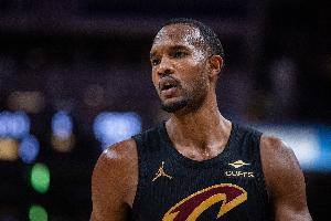 莫布里：赛季早期大家都有点恐慌 那些考验帮助到了现在的我们