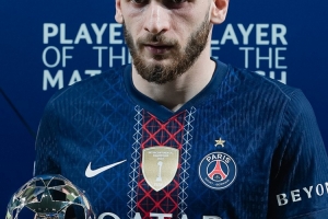 超强个人能力打进1球！官方：K77当选2-0战胜利物浦全场最佳球员