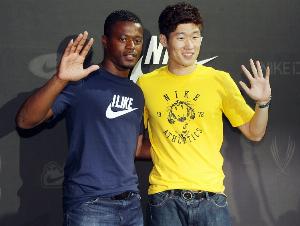 韩媒：朴智星去巴塞罗那治疗膝盖，自退役以来该伤势一直困扰着他