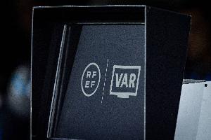 世体：警方抓获一男子诈骗6名南美球员，骗对方能来西班牙踢职业