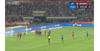 三镇扳回一球！绍尔开出角球，卡迪斯高高跃起头球破门