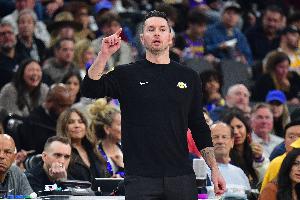 缺了首发后场?雷迪克:要化繁为简 整场比赛我们只用了3-4套战术