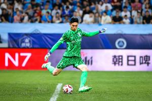 上海申花10次中超主场对阵上海海港输掉6场，场均失球2.2个