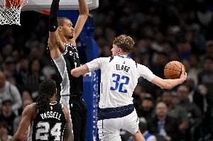 媒体人：文班一阵一防+DPOY基本收入囊中 弗拉格给最佳新秀添砝码