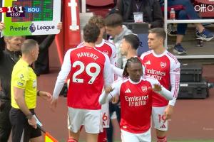 枪手连换3人！第53分钟埃泽、特罗萨德、道曼替补登场