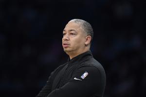 卢:收官战不一定安排队员轮休 我们后续看球员身体状态再决定