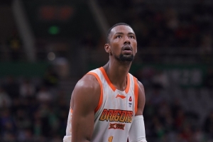 惨不忍睹！江苏首节全队21投4中仅10分 三分9中0