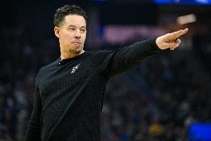 周一会轮休文班和主力？米奇：看看大家明天醒来的情况 都待定