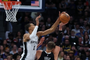 巴爷：我认为文班将是下一个解锁乔丹成就的球员 拿到MVP和DPOY