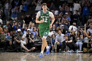 一枝独秀!弗拉格本赛季已6次砍下至少30+5+5 其他新秀一共4次