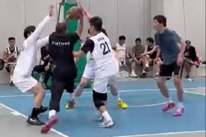 西热打野球:手感来了挡都挡不住 周末球场专治不开心