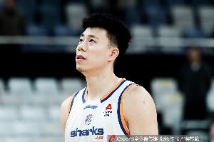 关键时刻边线发球直接扔出界外！张镇麟出战34分钟10中2得4分3板