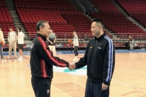 许利民和卢伟寒暄：你们现在太猛了 拿第一了啊