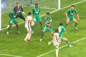 球迷晒现场实拍视频：廖力生手都被球打动了，绝对是手球