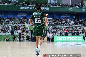 媒体人：相信一场CBA比赛能让J.Cole明白职业体育门槛还是挺高的