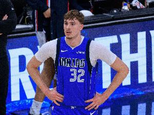 基德：弗拉格新秀赛季既出色又具有历史意义 他非常虚心好学