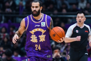 攻防真滴稳！里勒半场出战16分钟 7中5&三分3中3砍15分3助2断