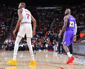 东里场均56.8分13.8助！湖人真正意义残阵 湖火实力对比几几开？