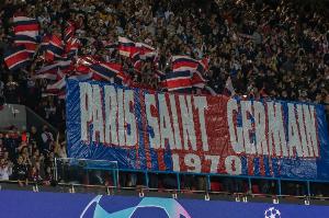 队报：预计3000名巴黎球迷赴客场支持球队，恩里克沿用首回合首发