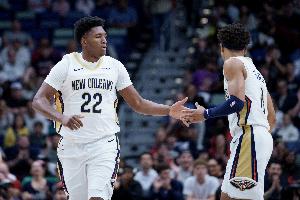 菜鸟撑起进攻！半场13号秀奎因砍17分11板 7号秀费尔斯拿16分4板