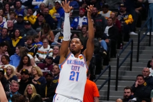 你俩瞎打！阿隆·维金斯&麦凯恩合计20投5中 正负值共-51