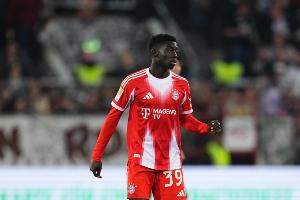 记者:拜仁倾向于永久签下并外租18岁中前卫巴拉·恩迪亚耶