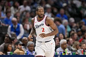 机器卡!伦纳德常规赛场均27.9分6.4板3.6助1.9断 三分38.7%