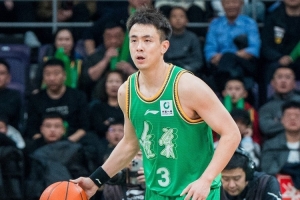 打得还可以!赵继伟7中2拿到13分6助 追防大帽珀塞尔