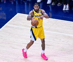 扔就完事了！奥比·托平半场出战12分钟 三分8中6砍下18分