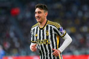 记者:巴萨通过中间人接触坎比亚索,想知道尤文要多少钱