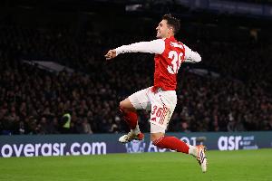 卡拉格:苏维门迪近期在中场表现挣扎,经常被迫长传+没有准头