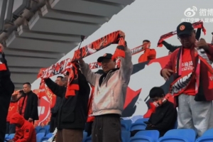 纵然风暴试图掩盖一切痕迹,铁的意志也必将在绝境中砸出回响