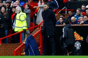 TA：曼联因伤病问题阵容结构失衡，面对利兹进攻不知如何有效反击