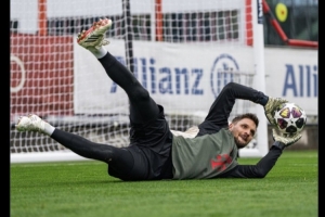 朝着复出迈进!拜仁官方:乌尔赖希今日恢复有球训练