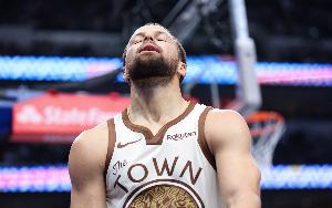 库里:尽管和赛季初的剧本完全不同 但附加赛确实也意义重大