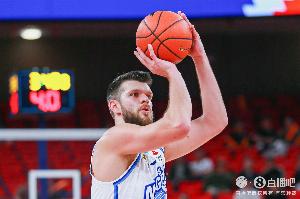 媒体人：广东签拉科塞维奇是一笔好签 但要拿他替换萨林杰吗？