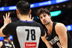 如何防阿夫迪亚?文班全明星采访:他得到很多罚球 防守不要犯规