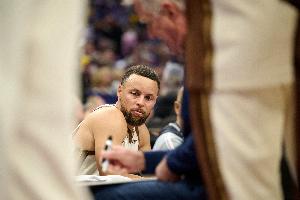 科尔谈库里季后赛心态：他就是魔术师 是那种关键球先生