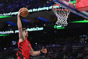 关键上篮！丁彦雨航：阿夫迪亚的突破很有特点 不管怎样都能进去