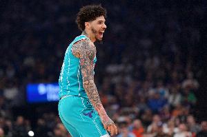 解说：最后还是三球 自己的错误自己弥补 战胜了附加赛的老专家