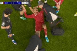 雪上加霜!埃基蒂克第29分钟无对抗受伤,被担架抬出场