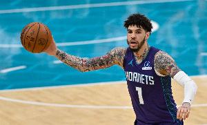 有起色！拉梅洛·鲍尔第三节11中6砍下21分 三分6中3